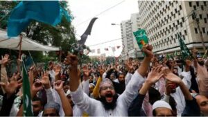 Thousands Protest In Pakistan Over Re-Printing Of Prophet Mohammad Cartoons In Charlie Hebdo