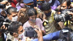 Rhea Chakraborty Mobbed By The Media And Left In Tears As She Arrives At NCB For Questioning