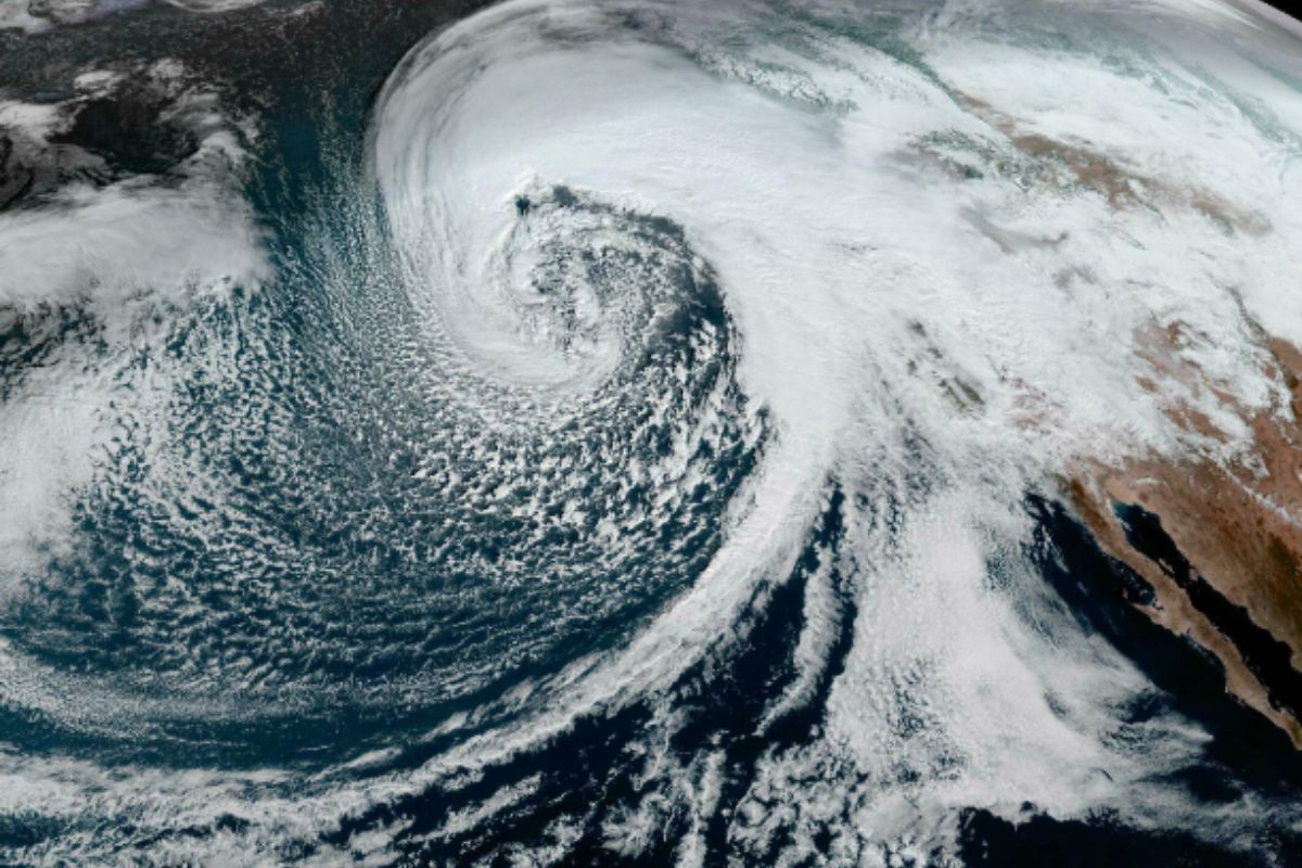 Bomb Cyclone Approaching, Extreme Storm Set To Explode