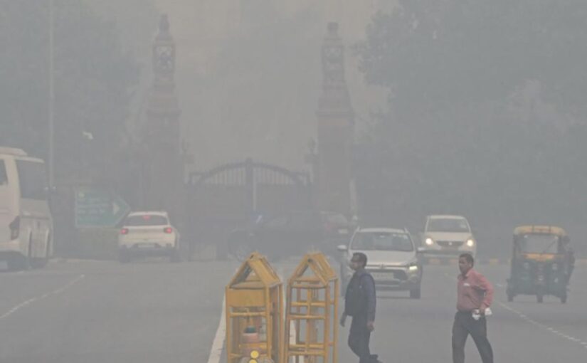 Delhi's Air Quality Index Remains In 'Poor' Category As Minimum Temperature Drops To 10.5°C